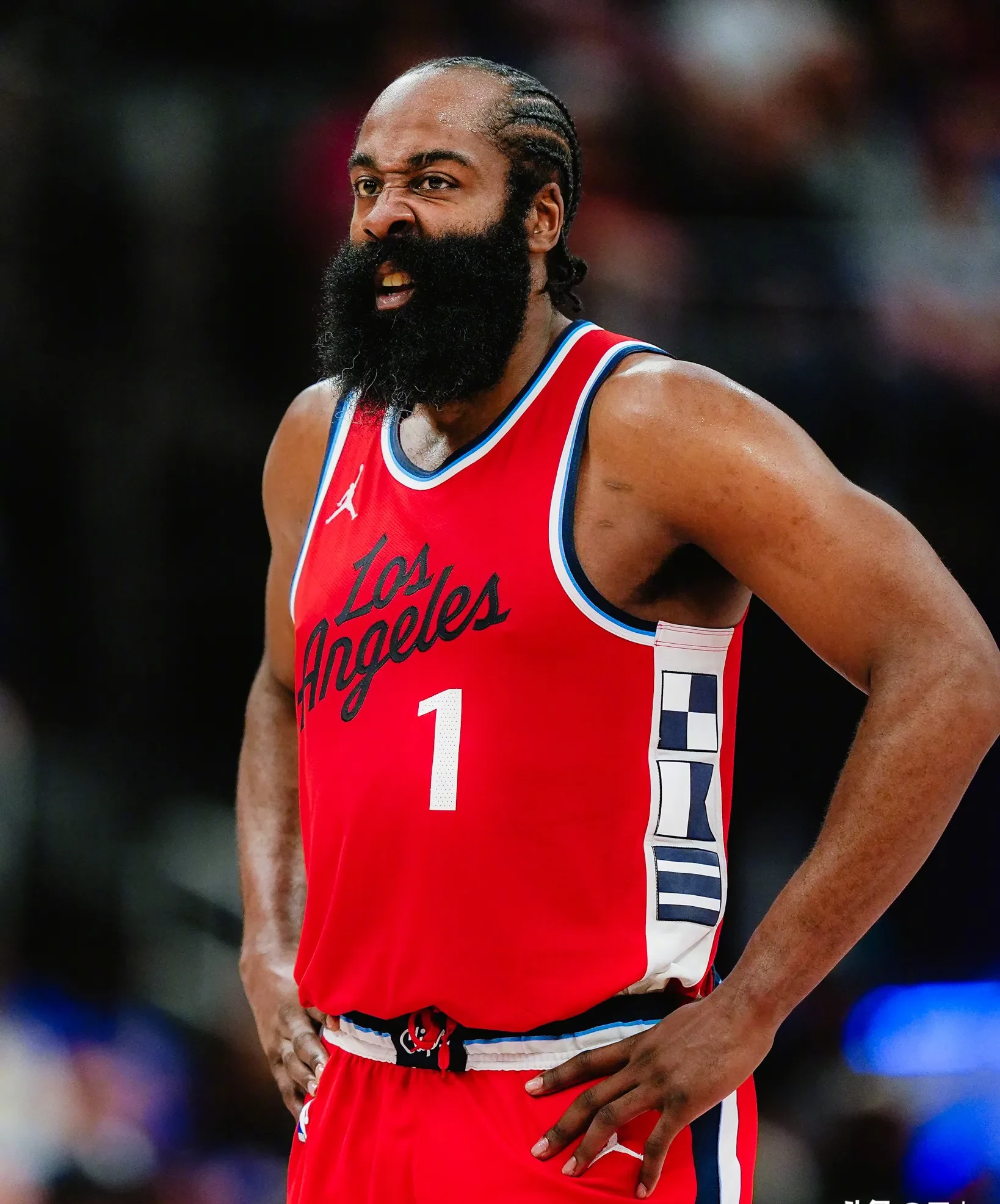 爱游戏下载-哈登官方宣布持续失利新规，SKT引发争议！比赛高潮迭起(哈登后撤步三分技巧)