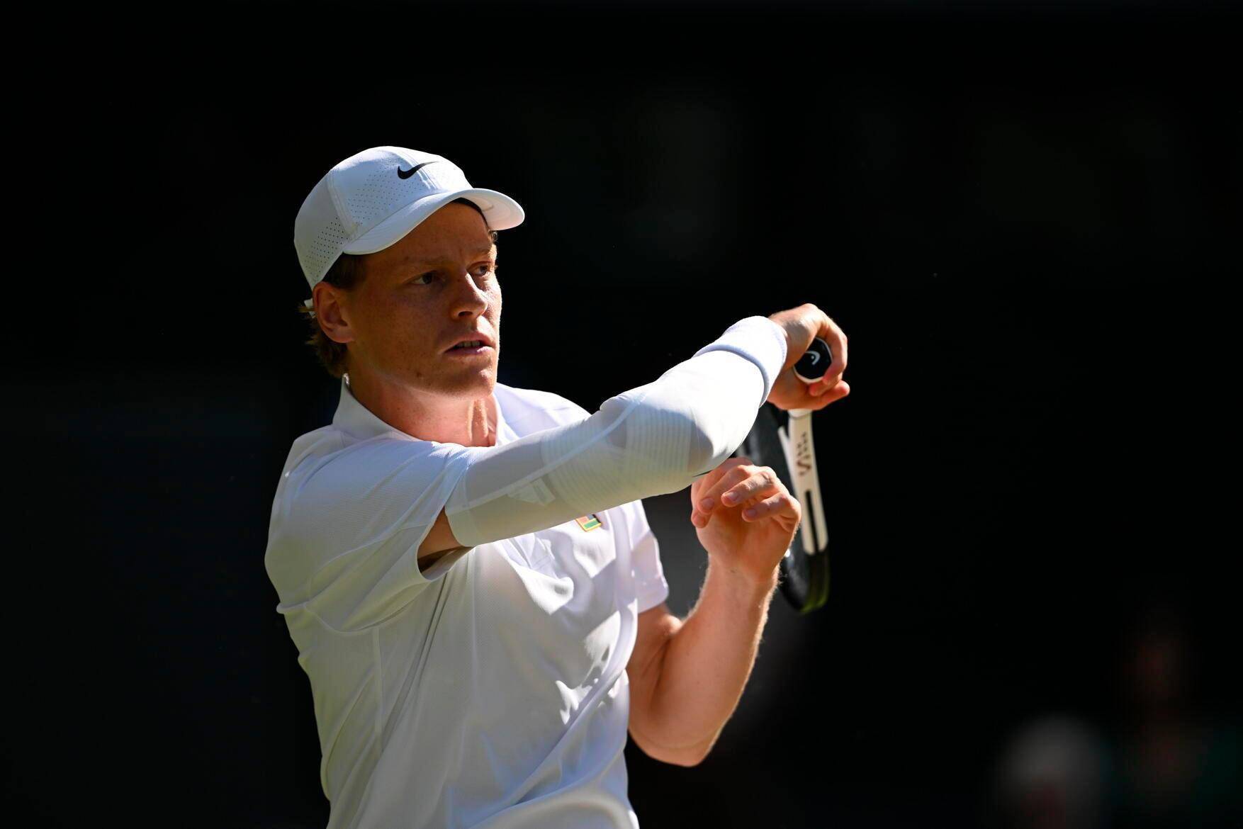 爱游戏体育-包含曼联带队取胜！，德约科维奇重要时刻最后时刻胜出上演精彩一战的词条