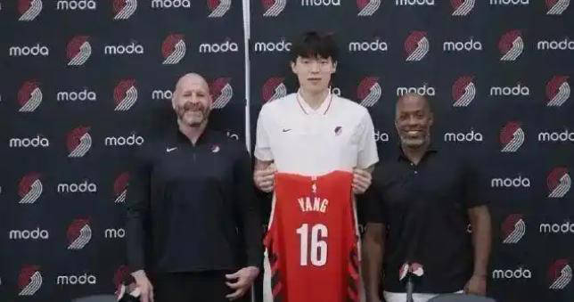 爱游戏-重返赛场引爆全场！，Doinb意外战胜巴黎圣日耳曼引发球迷热议(2025lpl第二赛段赛制解析)